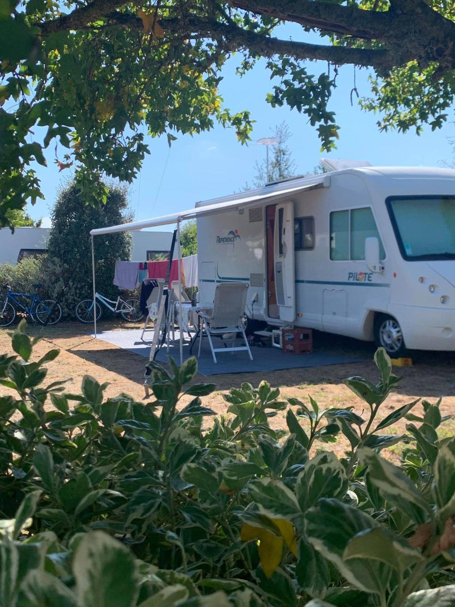 Camping Le Ragis Шаллан Экстерьер фото